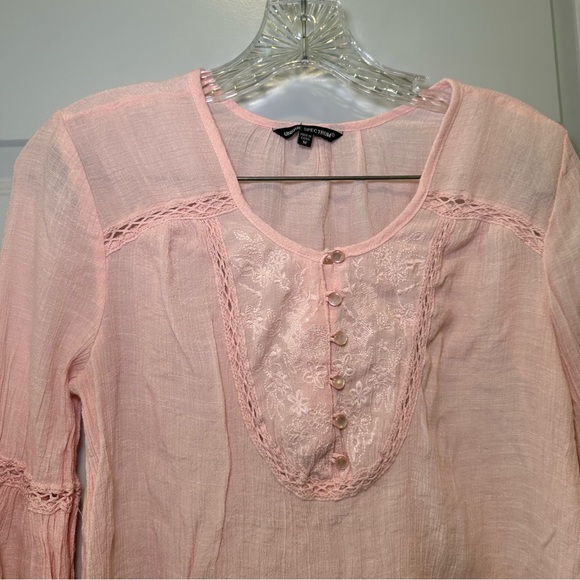 Unique Spectrum Light Pink Bell Sleeve Blouse size M - Picture 4 of 8
